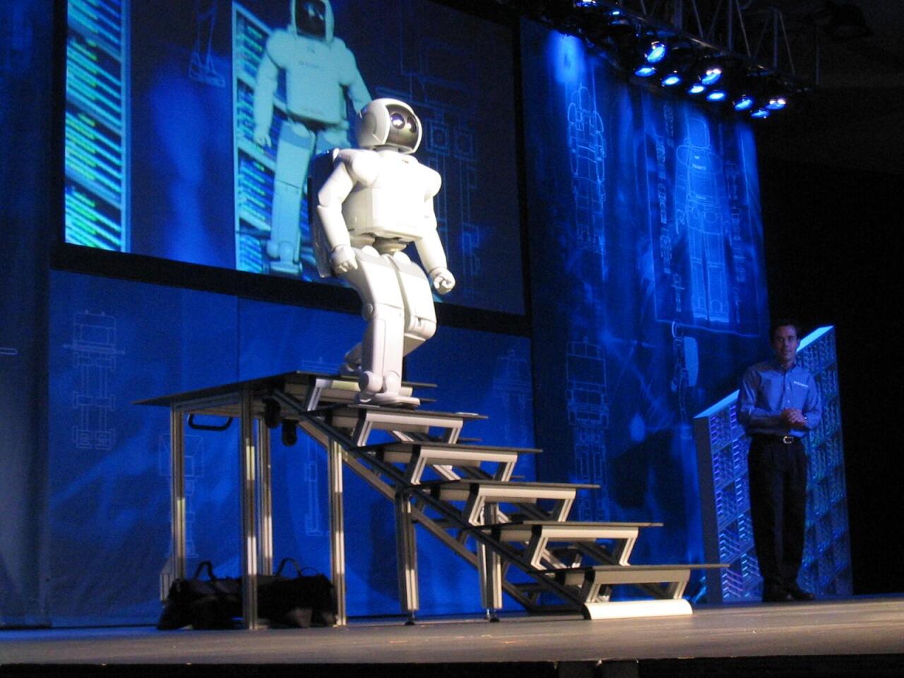 <span style="font-style:italic">Asimo</span>, Hondaren robot humanoidea