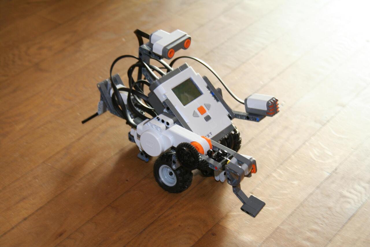 Lego Mindstorms jokoarekin egindako robota
